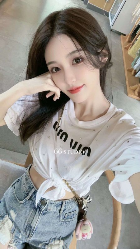 重庆花仙子66清纯校花，照片都是日常生活170 98斤 03年小纯 天然C天然 全身0整#重庆外围#重庆商务模特#重庆上门#外围经纪#重庆外围女#重庆伴游