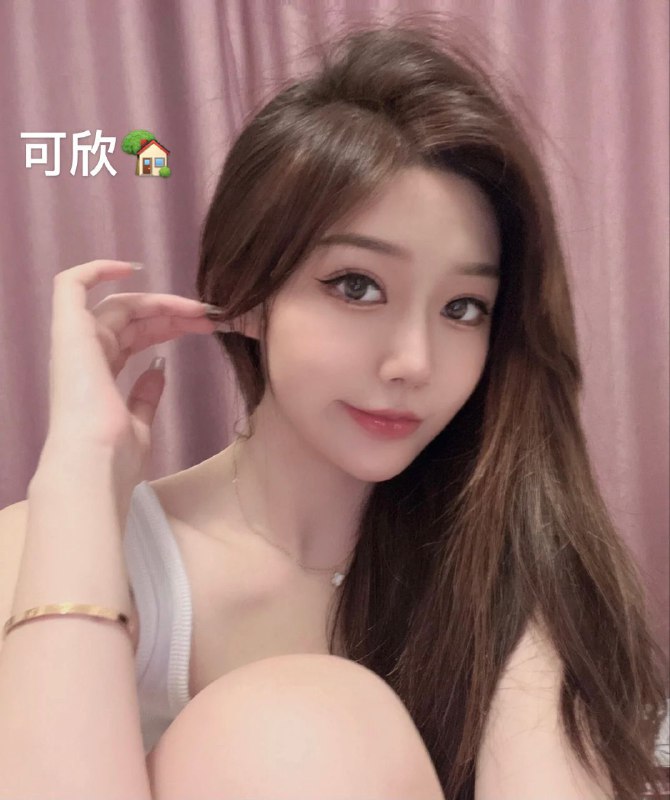 重庆可欣❤人  170模特兼职• 高素质  高情商  高教养  时尚大牌 健身教练• 年龄/Age  99年• 净身高/Net  height  170• 胸围/Bust   D• 职