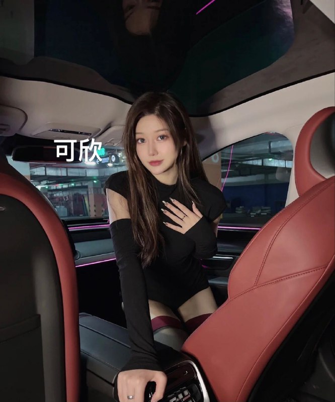 重庆可欣❤人  170模特兼职• 高素质  高情商  高教养  时尚大牌 健身教练• 年龄/Age  99年• 净身高/Net  height  170• 胸围/Bust   D• 职