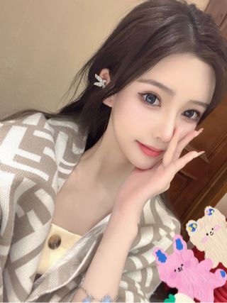 气质女神 长肤白首次抵达重庆