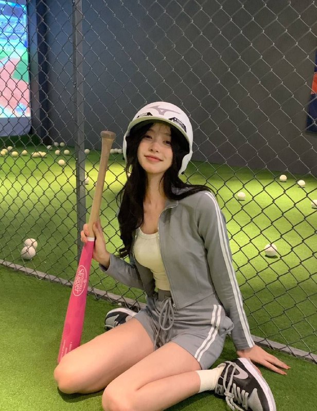 赵露思重庆❤️真实在校学生03川妹子0整容，肤色雪白，筷子腿，172，胸D，服务超好，