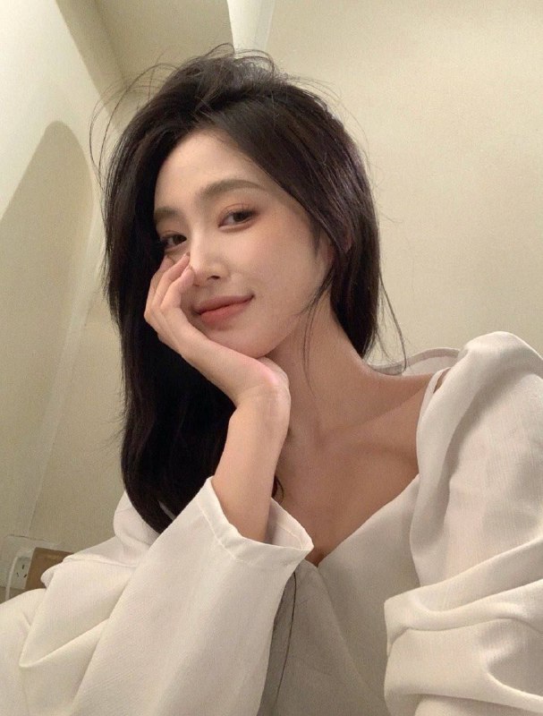 赵露思重庆❤️真实在校学生03川妹子0整容，肤色雪白，筷子腿，172，胸D，服务超好，