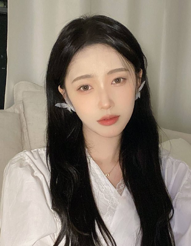 赵露思重庆❤️真实在校学生03川妹子0整容，肤色雪白，筷子腿，172，胸D，服务超好，