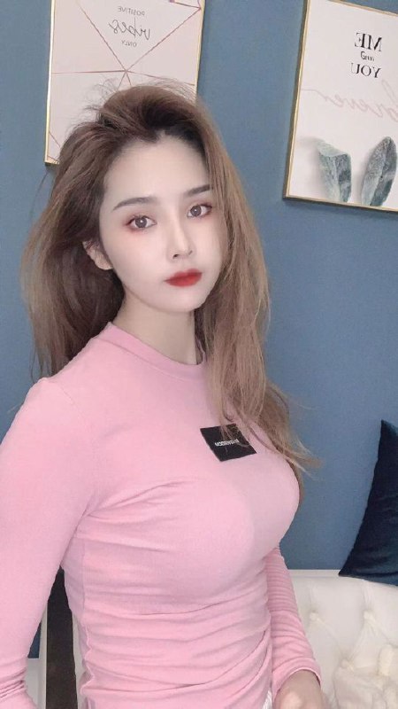 重庆真实工商学院学生，170D 皮肤白皙，懂事听话