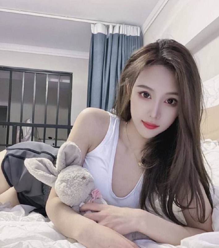 重庆 向日葵❤️人兼职真人真照❤️纯天然全身0整❤️01年 身高173🐻D❤️洋气清纯款❤️人照无差 假赔w❤️