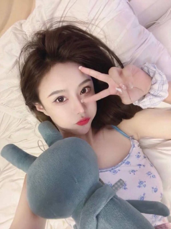 重庆 向日葵❤️人兼职真人真照❤️纯天然全身0整❤️01年 身高173🐻D❤️洋气清纯款❤️人照无差 假赔w❤️