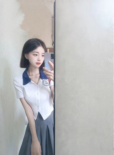 #重庆重庆陈小春 极品大00后超瘦巨汝 细腰E杯，真  身高164 碧玺