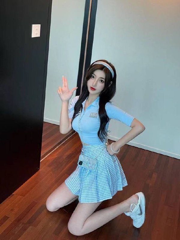 #重庆🌟在校学生•年龄/Age 00   .•身高/Height 170👠🔝白茶型，•胸围/Bus天然  C🐻🔝• 在校学生 刚破c 会舞蹈一字🐎温柔体贴 见🉑碧玺 你们得不到的女神都能在她身上找到影子！完美花瓶身  三点👙粉嫩水多 听话  配合度极高高素质高教育 腿控个种选择。