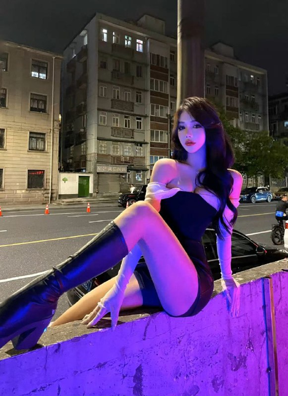 重庆极品网红骚蜜天然🐻氵多 人间水蜜桃01年 174D私处会吸夹 有概率潮喷豪华工作室 短期🎬请提前预约