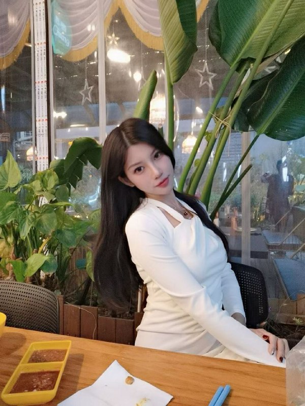 重庆， 陈伟霆168 D甜美气质 穿着时尚性格温柔