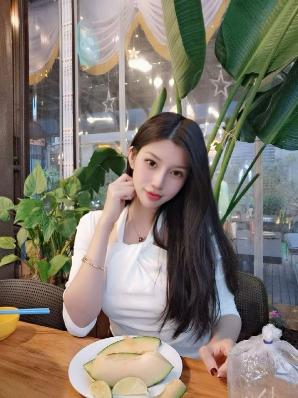 重庆， 陈伟霆168 D甜美气质 穿着时尚性格温柔