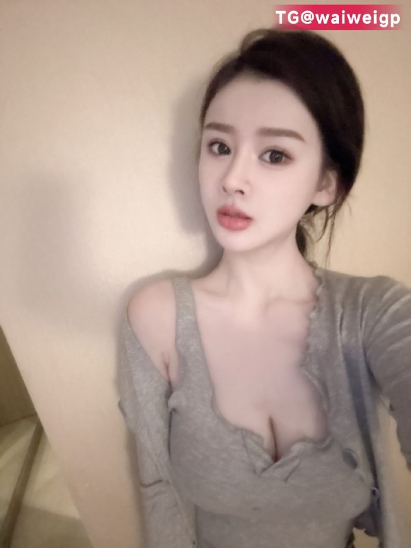 重庆御姐魔鬼身材   刚↓氵，一个k都不认识全身雪白，高