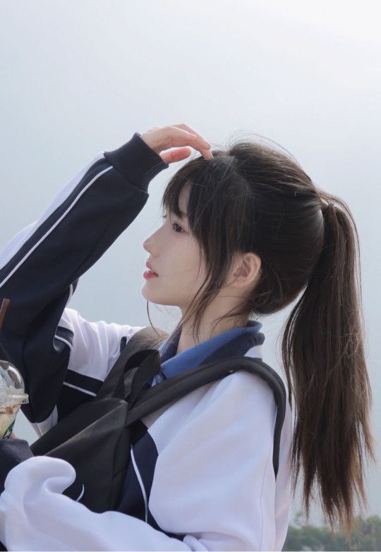 重庆小可爱超级瘦小可爱首次抵达S身材，A4腰。聪明伶俐，懂事听话，