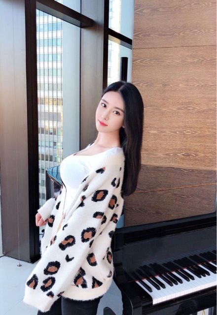 重庆极品大蜜🐻E肤白貌美大长腿，全身雪白，前凸后翘，活好，温柔多情、