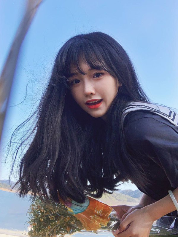 重庆ruo ruo🏠02🌱🌱•  𝙈𝙞𝙨𝙨 𝙎𝙘𝙝𝙤𝙤𝙡 𝙗𝙚𝙡𝙡𝙚🌸清蒓学妹•  19岁 160🐻C• Area：中国·重庆#重庆