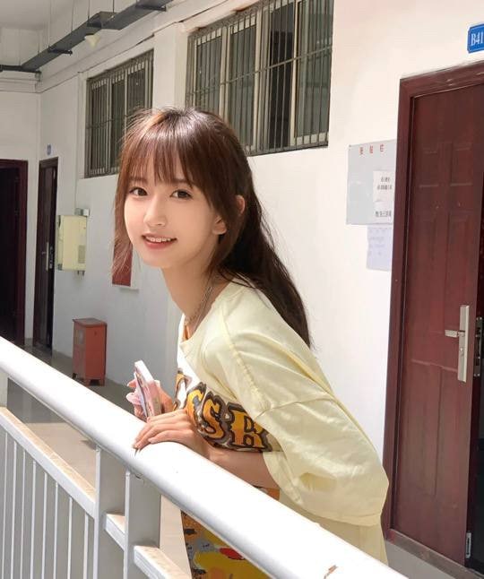 #重庆168D 02年 微笑阳光Girl 治愈系女孩音乐学院表演系