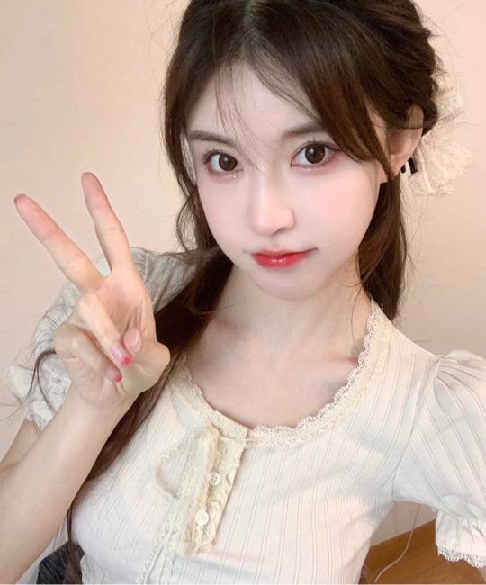 #重庆真实在校兼职美术学生170🐻D   02年三好学生  学习成绩优异高情商  高素质  高颜值  不抽烟有耐心  服务好  不催不事儿期待与您见面💕