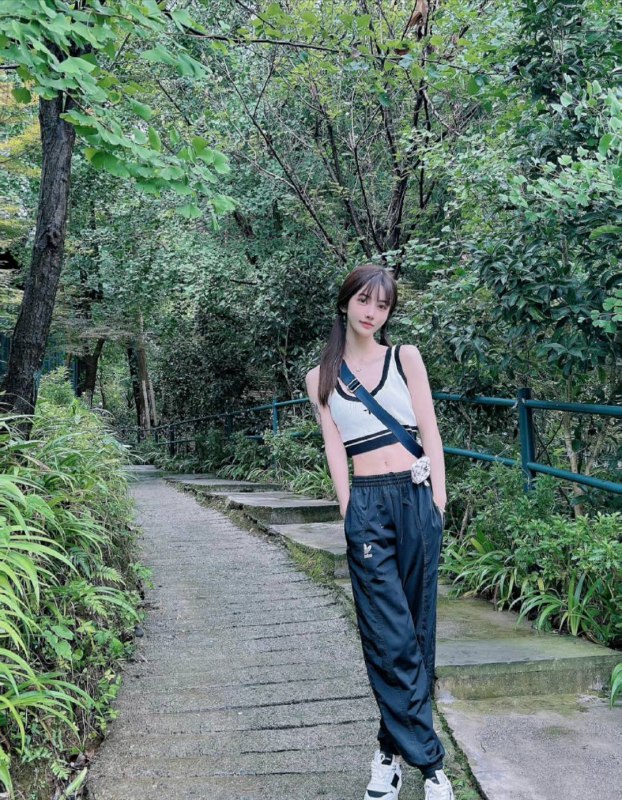 重庆超级清纯5起质量短暂兼职！• 𝐇𝐞𝐢𝐠𝐡𝐭 168• 𝐖𝐞𝐢𝐠𝐡t 90• 𝐁𝐮𝐬𝐭胸围 C• 𝐀𝐠𝐞年龄 03水多，各种姿势都会168大白腿   手感极佳你喜欢的姿势我都会（人照🈚️差🈲🐱）！#重庆