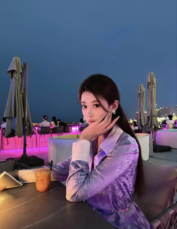 重庆上戏表演毕业生 00新人 175 45 B初次入行 纯御腿精 无耳洞纹身 纯天然可验证