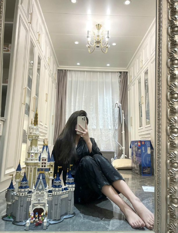 重庆上戏表演毕业生 00新人 175 45 B初次入行 纯御腿精 无耳洞纹身 纯天然可验证