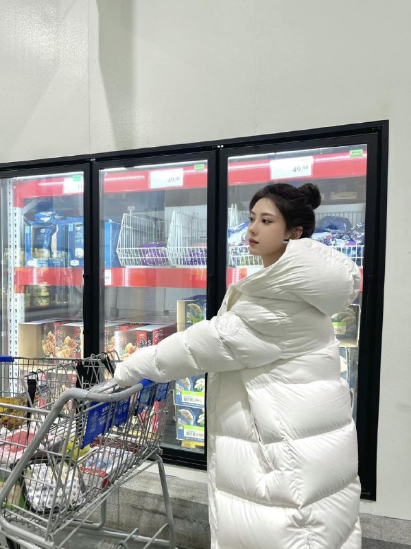 重庆上戏表演毕业生 00新人 175 45 B初次入行 纯御腿精 无耳洞纹身 纯天然可验证