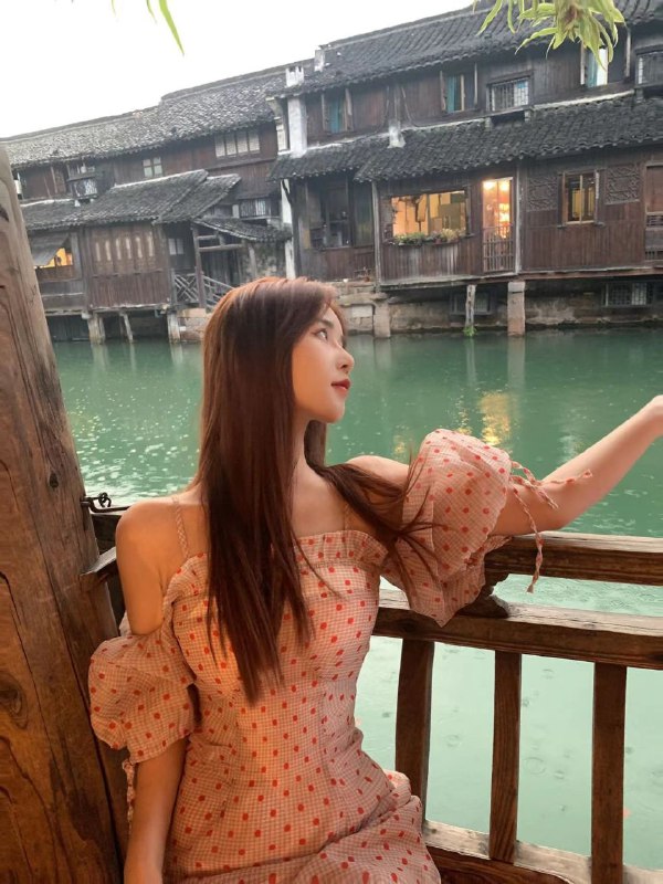 重庆 悠悠 纯兼职 167D 舞蹈瑜伽专业学生 身体柔韧性好  皮肤白皙 性格好服务好 会各种舞蹈，可当场表演。真人真照