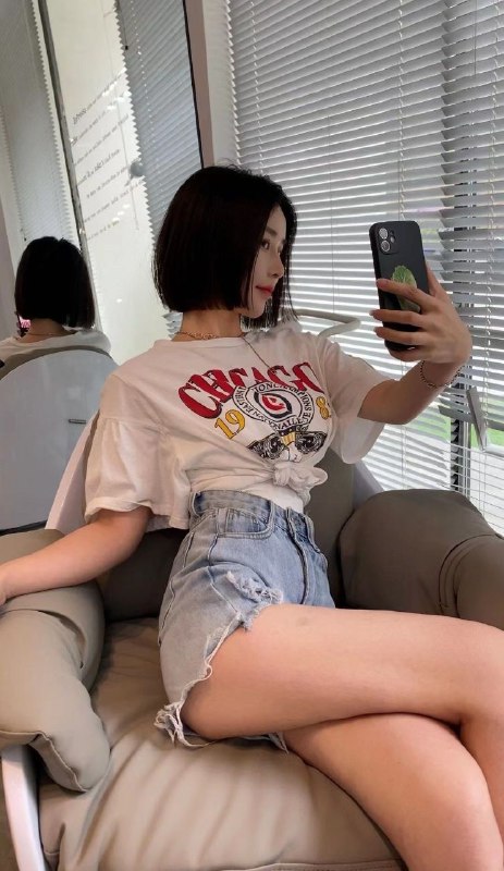 重庆 悠悠 纯兼职 167D 舞蹈瑜伽专业学生 身体柔韧性好  皮肤白皙 性格好服务好 会各种舞蹈，可当场表演。真人真照