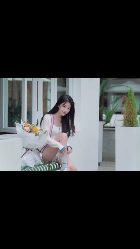 重庆 新人校花级美女中国传媒大学影视表演专业在读身高172d皮肤雪白五官精致 A4腰 筷子腿可纯可欲 初恋般的感觉