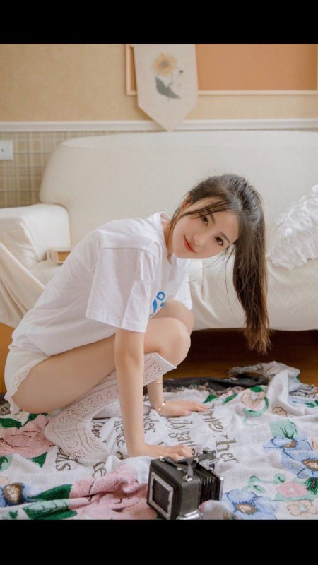 重庆 新人校花级美女中国传媒大学影视表演专业在读身高172d皮肤雪白五官精致 A4腰 筷子腿可纯可欲 初恋般的感觉