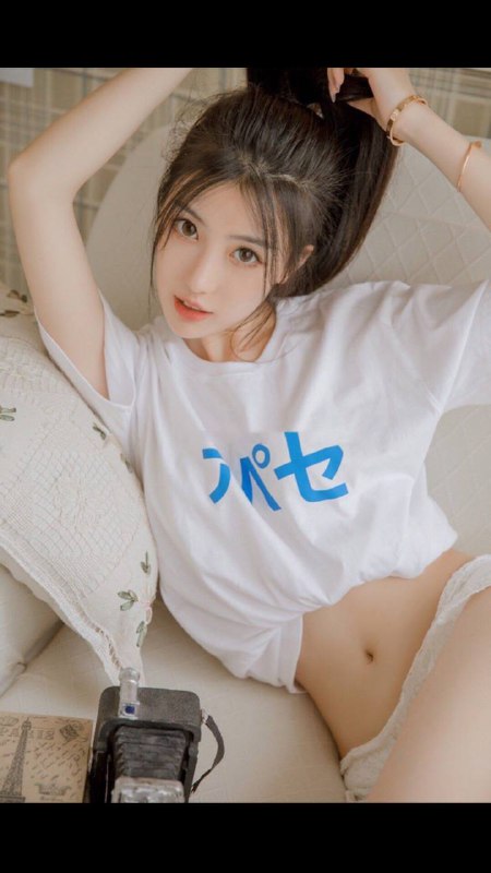 重庆 新人校花级美女中国传媒大学影视表演专业在读身高172d皮肤雪白五官精致 A4腰 筷子腿可纯可欲 初恋般的感觉