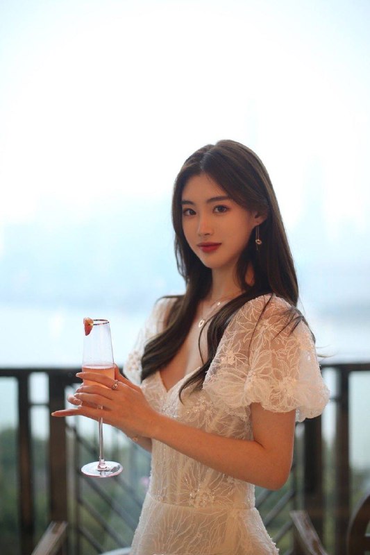 170C全身雪白零瑕疵  上下粉嫩可清纯可性感   无风尘味穿衣大牌 气质女神范