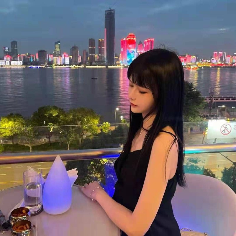 170  /C  00后 ，青春少女，活好不事 敏感体质 皮肤雪白 洋气 会打扮 可爱女友feel  有耐心 超温柔 不催不事儿 待客如初恋 乖巧听话 性格开朗