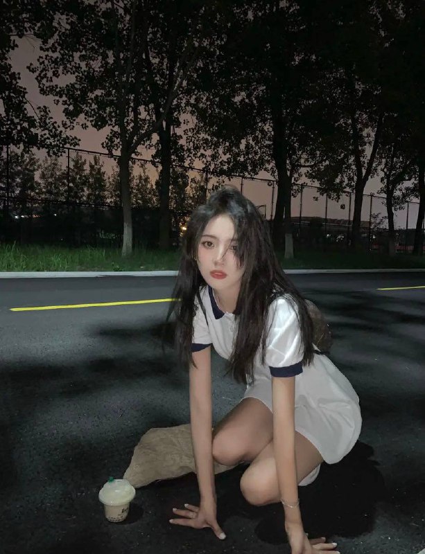 重庆格莱美🏠172C、02传媒学校。学生妹一枚真实可验证。温柔不事，可爱小女友你值得拥有。🌹🌹🌹。