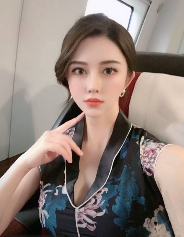 172👠34D👙：大蹆长• Hobby/ 健身 電競 美妝•✨Sign/摩羯✨• 气质优雅谈吐得体举止大方• 雪肌巨白膚粉燈 身材完美