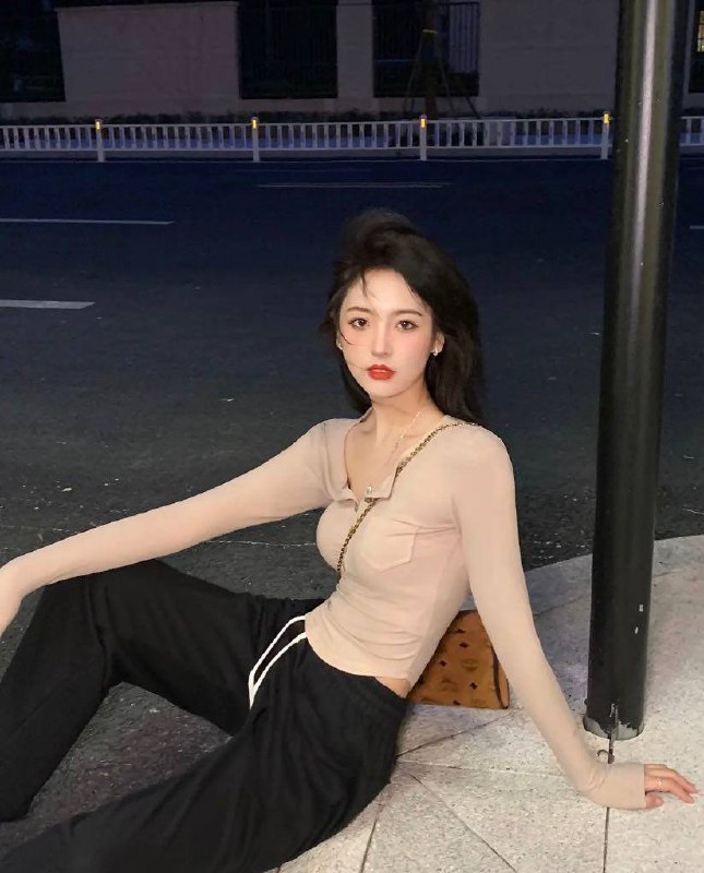 重庆格莱美🏠172C、02传媒学校。学生妹一枚真实可验证。温柔不事，可爱小女友你值得拥有。🌹🌹🌹。