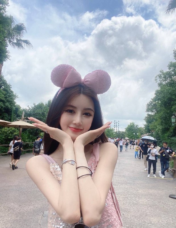 重庆 气质型 兼职  平面模特99年 172E极品 真极品  超长美腿 超仙嫩 皮肤水嫩白皙全身雪白 三点粉 氵多 支持各种验证