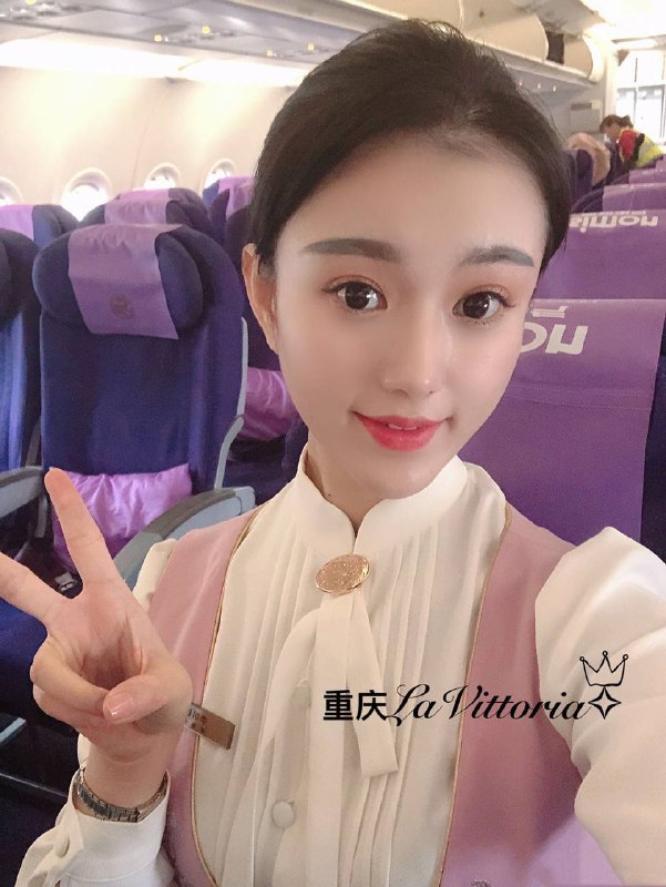 #重庆LaVittoria土著吉祥航空空乘熟悉专业知识制服齐全清纯小可爱170D全身雪白三点粉S身材0整容活好🈶耐心