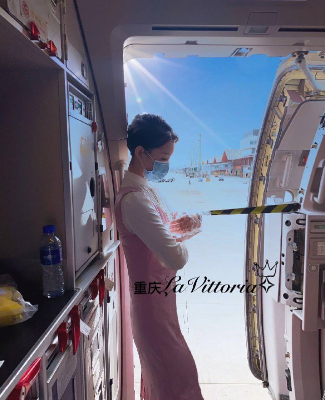 #重庆LaVittoria土著吉祥航空空乘熟悉专业知识制服齐全清纯小可爱170D全身雪白三点粉S身材0整容活好🈶耐心