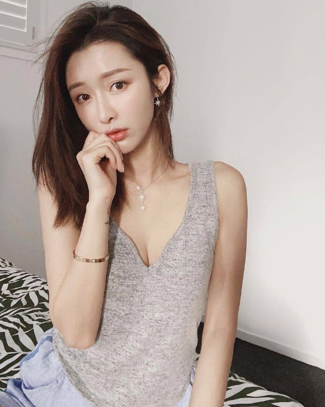 重庆沐依2⃣️🏠92   174D💯人特别有气质 超级白身材一级棒，会一字马🔝