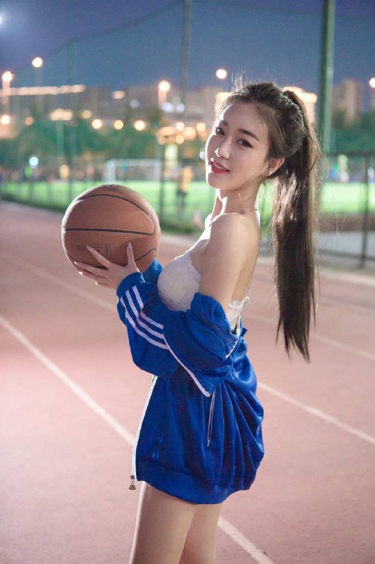 新开纯情学生妹，在校篮球宝宝拉拉队，队长净身高171腿长90公分大长腿清纯甜美，邻家少女，大长腿，甜美至于系，可萌可贱可风骚，擅长虽有类型，口活超级好，代课如初恋。