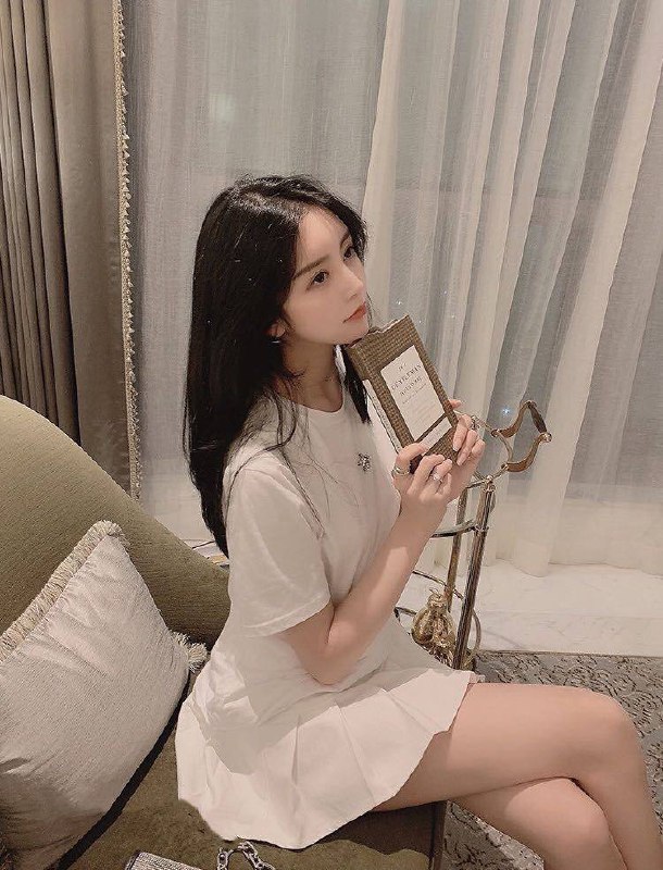 南京BOY。172c极品白小纯，短开半个月，兼职学生5.W。