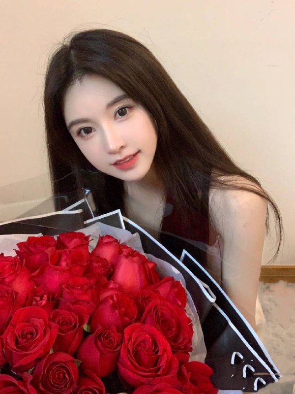 重庆。小楼晴天🏡168D学生👩‍🎓，超好看，第一天出来，什么也不懂，请哥哥包含，，性格好，🈶️耐心1