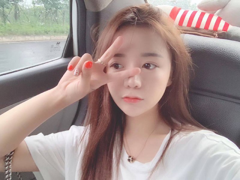 重庆•  小楼真🐻D三点粉 身高168，02年 极品白小纯乖巧听话 清纯气质🉑️素颜见❥支持各种验证 真人照片完全一致❥皮肤巨白 从不催客 大方健谈❥新人兼职短🎬相逢都是缘分