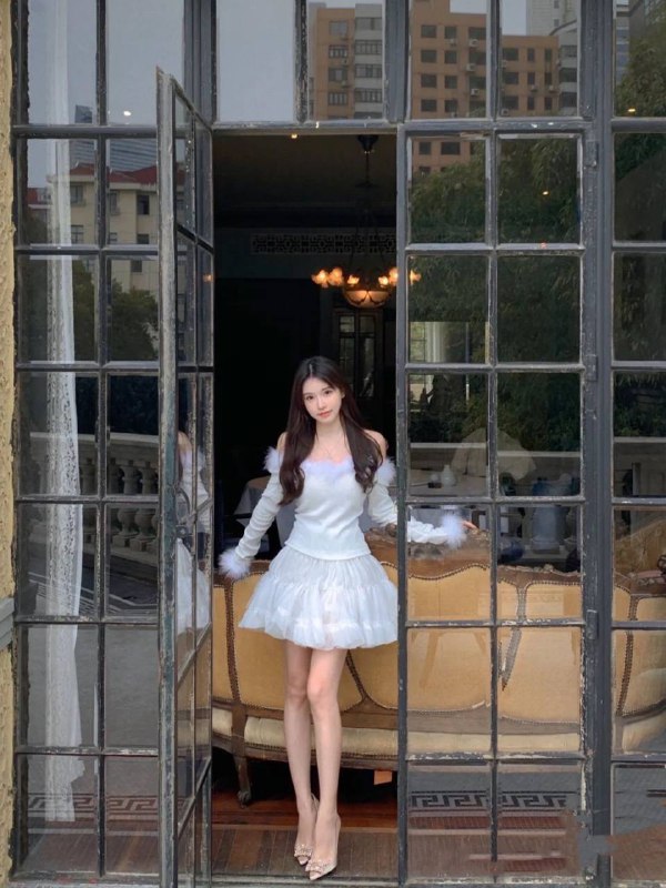 重庆。小楼晴天🏡168D学生👩‍🎓，超好看，第一天出来，什么也不懂，请哥哥包含，，性格好，🈶️耐心1