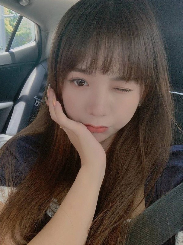 重庆•  小楼真🐻D三点粉 身高168，02年 极品白小纯乖巧听话 清纯气质🉑️素颜见❥支持各种验证 真人照片完全一致❥皮肤巨白 从不催客 大方健谈❥新人兼职短🎬相逢都是缘分