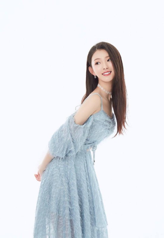 洁儿重师大一新生，刚下水新人168🐻D .01年性格活泼可爱 笑起来有两个酒窝 超级可爱的邻家小妹 皮肤白皙嫩滑 可素颜出门 身材均匀 凹凸有致