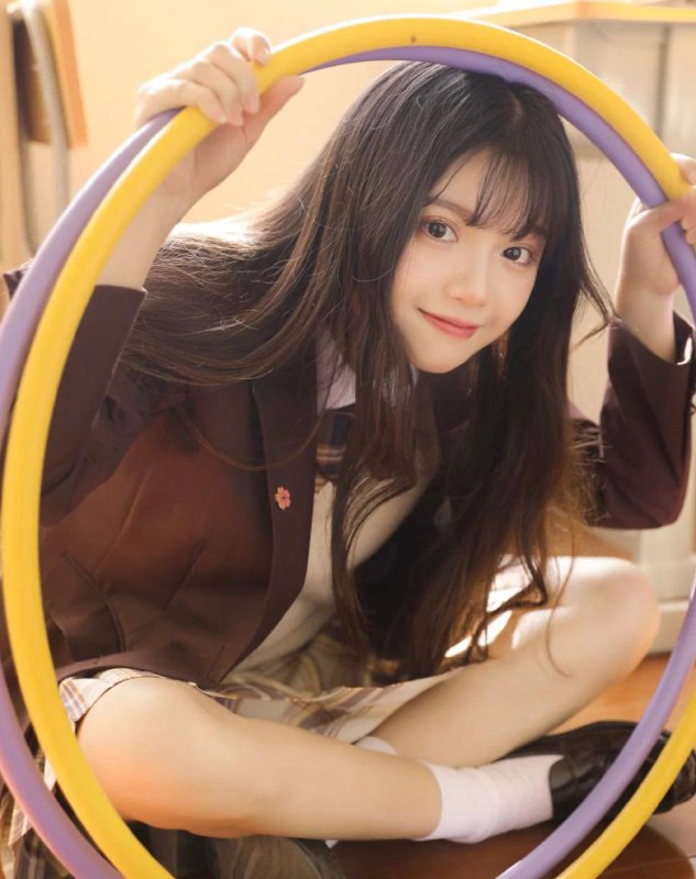 重庆 赵露思03，165c+年萝莉 小宝贝❤️温柔甜美皮肤特别好👙天然脸不整容可制服jk👅👅👅。