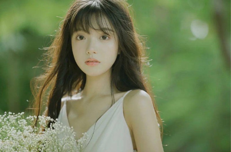 重庆 赵露思03，165c+年萝莉 小宝贝❤️温柔甜美皮肤特别好👙天然脸不整容可制服jk👅👅👅。