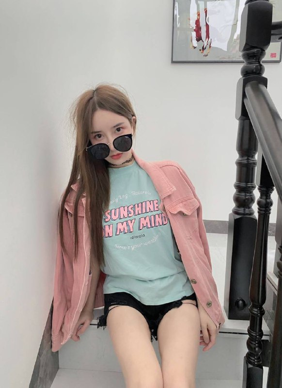 重庆小人物。极品校花• 171D 19 44kg• 乖巧可爱  温柔体贴• 谈吐有礼 张弛有度• 穿着得体 干净大方