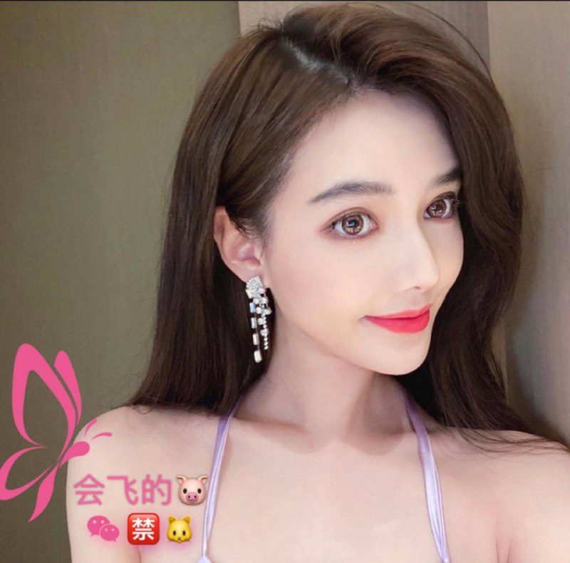 重庆cqq2⃣️颜值酷似baby 气质极佳身高:172CM年龄:97年胸围:D➕高素质 高情商 IQEQ双高纯兼职 时尚杂志mote